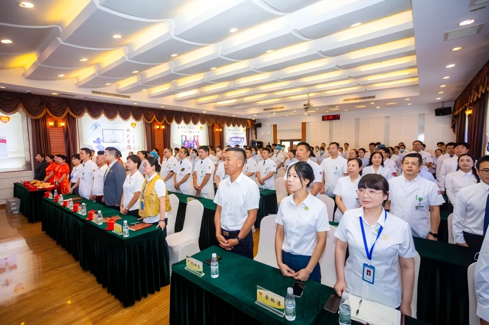 薪火相传，医路同行！我院 2025 年师徒结对仪式圆满落幕